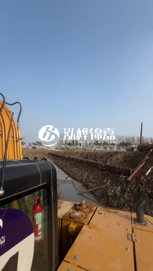 三門峽挖機(jī)打木樁專業(yè)施工-松木樁打樁木價格含運(yùn)輸成本嗎？