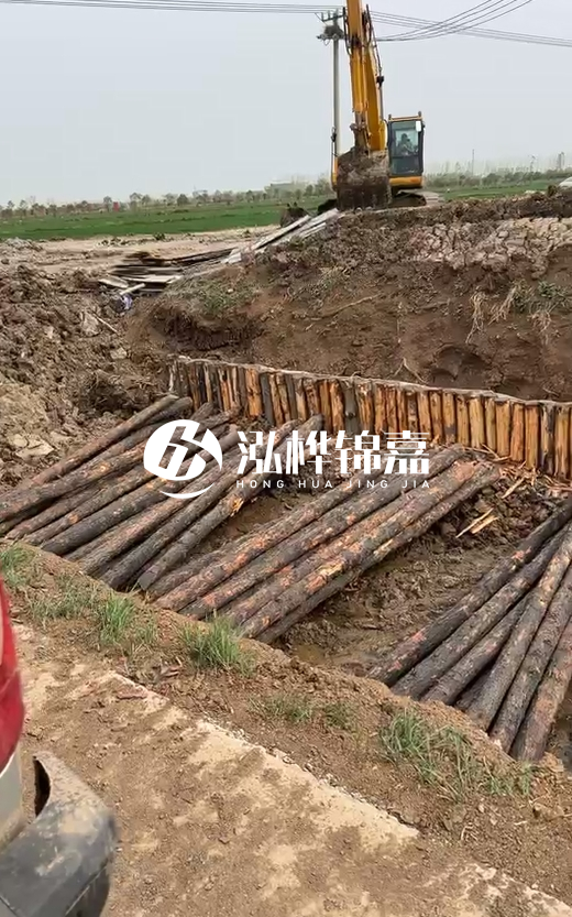 5米大頭16松木樁多少錢一根？按小頭報(bào)價(jià)貴還是大頭報(bào)價(jià)貴？